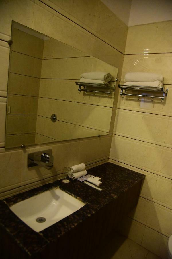 Hotel D S Inn Amritsar Exterior foto
